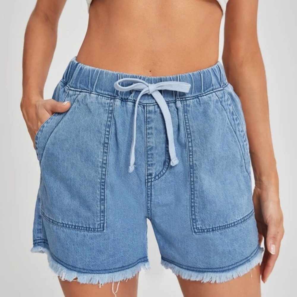 Raw hem pocket patch denim short (new)